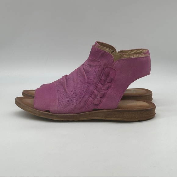 Miz Mooz Flaire Sandals. Size 9 - Picture 4 of 11